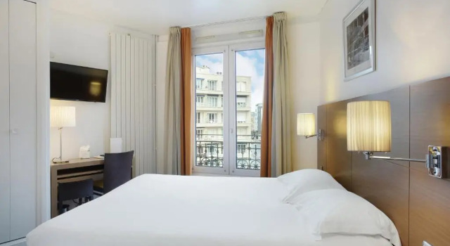 Трёхместный номер Standard Hotel Gabriel Issy Paris