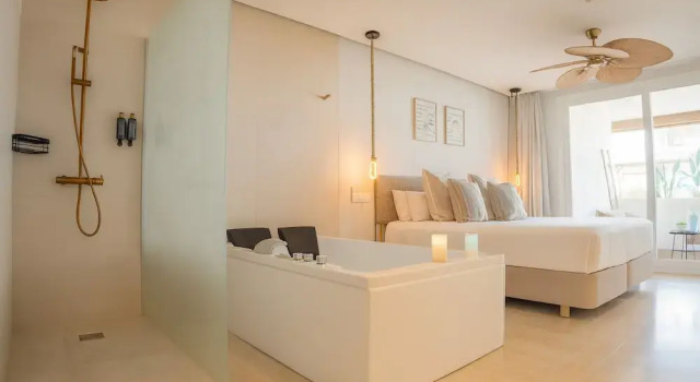 Номер Deluxe Meraki Beach Hotel