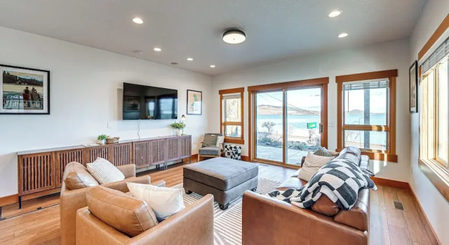 Walk to Flathead Lake: Polson Home w/ Balcony, Rezerwuj Dom wakacyjny Polson 