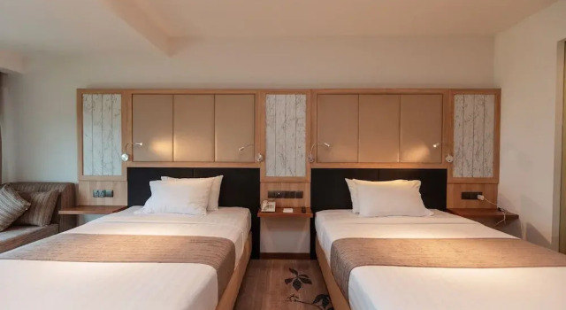 Номер Deluxe с видом на город Hotel Cambodiana