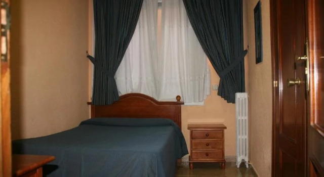 Hostal Playa 2, Забронировать Отель Мадрид Провинция Мадрид, рядом с Дом-музей Лопе де Вега