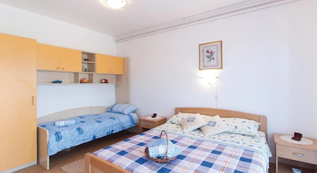 Beautiful Home in Divsici With Wifi and 1 Bedrooms