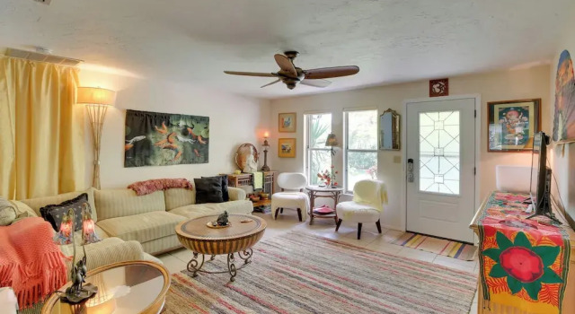 Коттедж Boho-style Escape w/ Patio ~ 3 Mi to Bonita Beach!