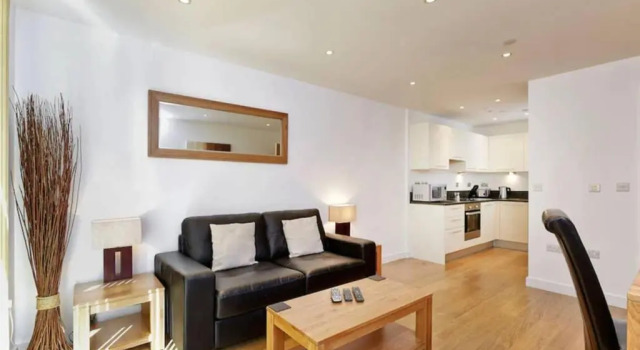 MODERN APARTMENT at SLOUGH STATION, LONDON IN 18 MINS!, Varaa Huoneisto Asunnot kohteessa Merseyside, Huoneisto
