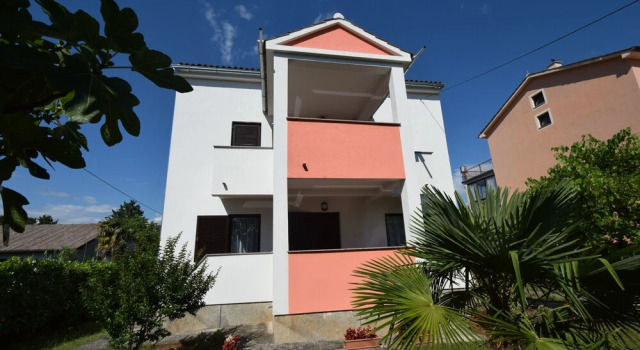 Apartments Petrovic, Prenota Appartamento Hotel a Isole Quarnerine con parcheggio, Parcheggio