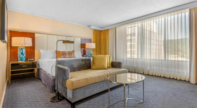 Двухместный номер Deluxe Omni Mont-Royal Hotel