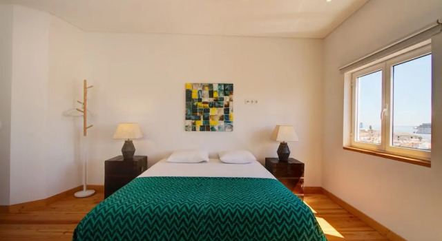 A new Studio Apartment With Amazing Views of the River Tagus, Забронировать Апартаменты/квартира Лиссабон Эстремадура, рядом с Money Museum