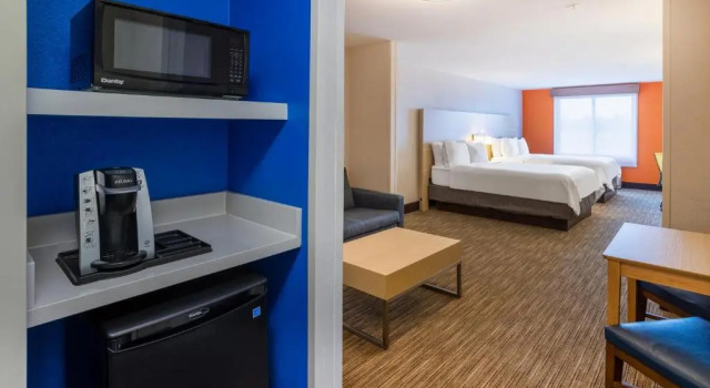 Люкс Holiday Inn Express Hotel & Suites Salisbury - Delmar by IHG