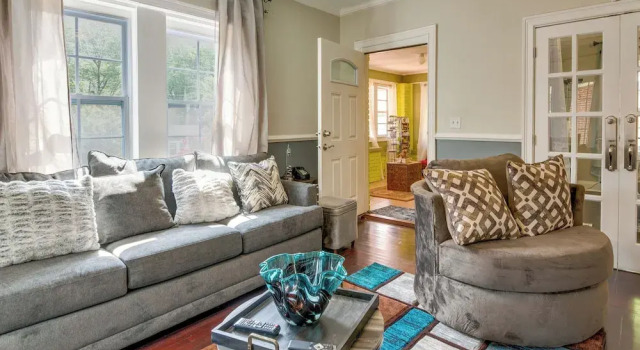 2 Mi to Intl Soccer Play! Ideal ATL Home Base, Book Feriehus Villaer i Atlanta, Villa
