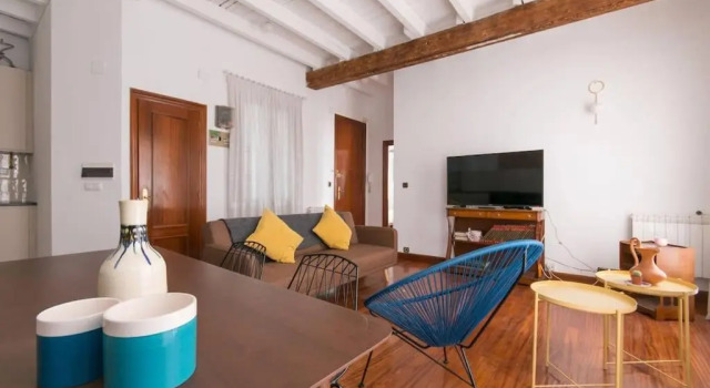 City Hall 1 Apartment by Aston & Wolf, Book Apartment Bilbao 