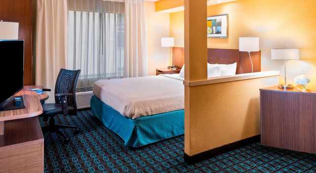 Двухместный люкс Fairfield Inn & Suites by Marriott Atlanta Buckhead