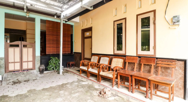 Pesindenan 21, Boek Hotel Hotels in Kraton met parkeren, Parkeren