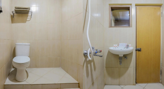 Номер Standard Hotel Senen Indah by Oyo Rooms