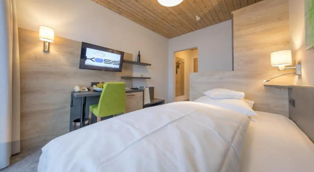 Номер Standard KOSIS Sports Lifestyle Hotel