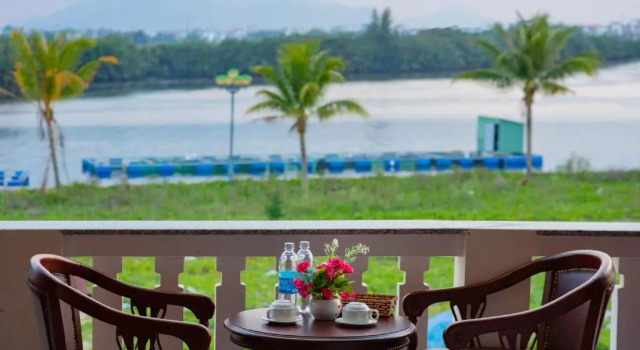 Двухместный номер Deluxe с балконом Riverside Sunset Homestay