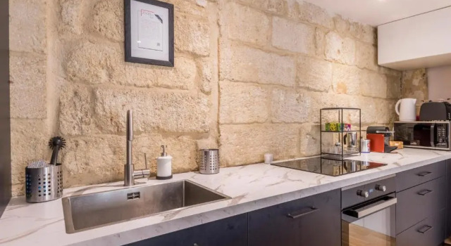 La Parenthèse Roucher Montpellier - Duplex Climatisé T2 Cœur écusson, Забронировать Отель Монпелье Hérault, рядом с Торговая палата Hôtel Saint-Côme