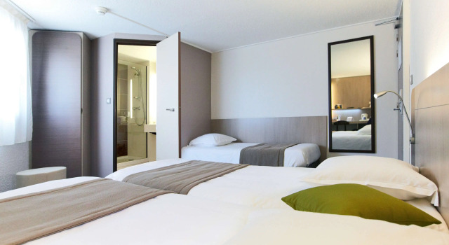 Трёхместный номер Standard Kyriad Hotel Nevers Centre