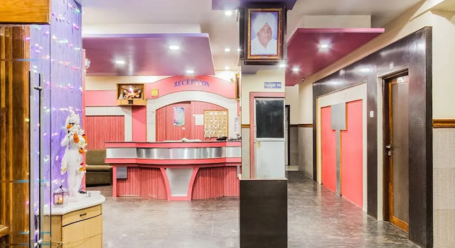 Spot on 49517 Hotel Hoysala Deluxe Lodging
