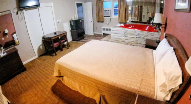 Люкс Red Carpet Inn West Springfield