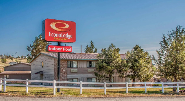 Кровать в общем номере Econo Lodge Inn & Suites Madras