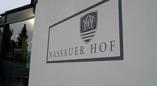 Полулюкс Hotel Nassauer Hof