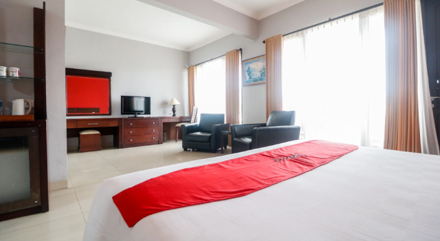 Люкс Reddoorz Premium @ Bukit Damai Indah