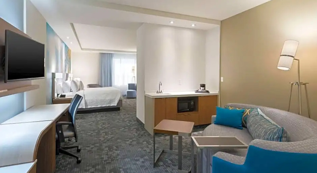 Двухместный люкс c 1 комнатой Courtyard by Marriott Houston Katy Mills
