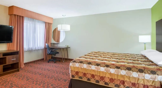 Люкс Super 8 by Wyndham Portales