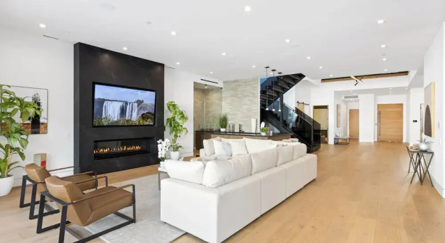 Melvin - Modern Contemporary Estate w/ Backyard + Pool & Spa, Забронировать Курортный отель Отели Лос-Анджелеса 4 звезды, 4*