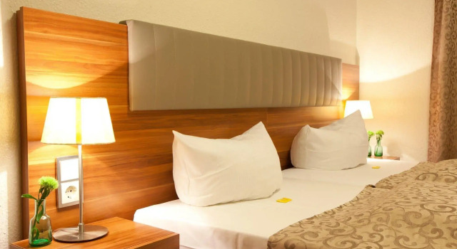Hotel Frankfurt Messe, Забронировать Отель СПА-отели Франкфурт-на-Майне, рядом с Франкфуртский университет имени Иоганна Вольфганга Гёте - Кампус в Бокенхайме, SPA-услуги