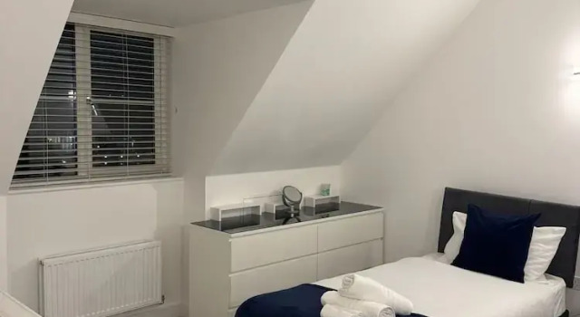 Luxurious Home Near Luton Airport. Suitable for Families and Contractors, Забронировать Дом для отпуска Виллы Лутон, Вилла