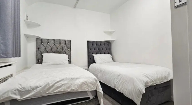 Spacious & Modern 2-bed House in Dagenham