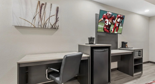 Четырёхместный номер Superior Red Roof Inn Hutchins