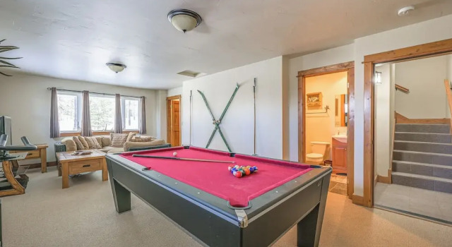 Коттедж с 5 комнатами с балконом Pagosa Springs Family Retreat w/ Game Room & Views