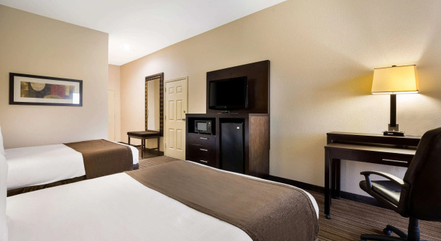 Четырёхместный номер Standard Best Western Houma Inn