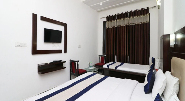 OYO 9974 Hotel Taj Prince