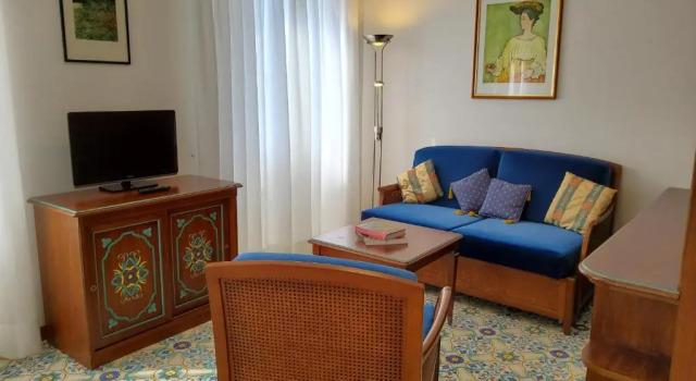 Residence LUlivo - Apartments in the city Center, with Fitness, Squash & Private Parking, Book Apartment Hotels in Como with a Pool, Swimming Pool