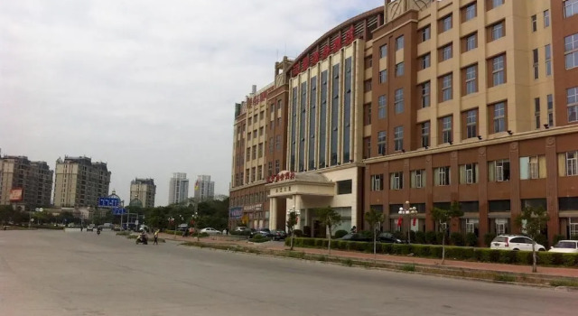 River Scene Palace Hotel