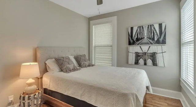 Recently Renovated Home In The Heart Of Bellevue! 2 Bedroom Home by RedAwning, Prenota Hotel Bellevue Northern Kentucky River Region