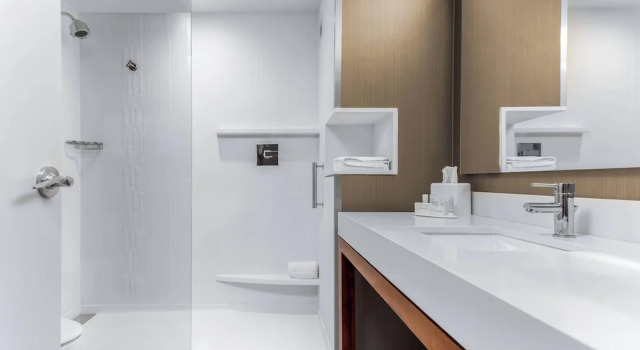 Четырёхместный номер Standard Courtyard by Marriott Jonesboro