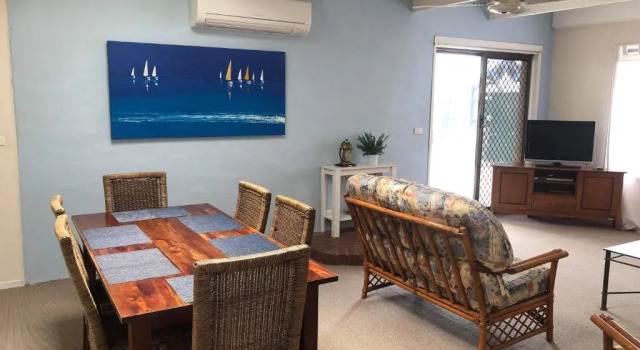 Апартаменты с 3 комнатами Lakes Jakaranda Holiday Units