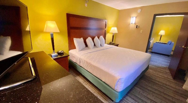 Четырёхместный люкс Best Western Plus Houston Energy Corridor