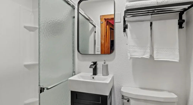 Timber Lodge Cabins 24, Buchen Sie Ferienhaus Hotels in Colorade Springs mit Pool, Schwimmbad