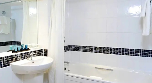 Двухместный номер Standard Ramada by Wyndham Birmingham Solihull