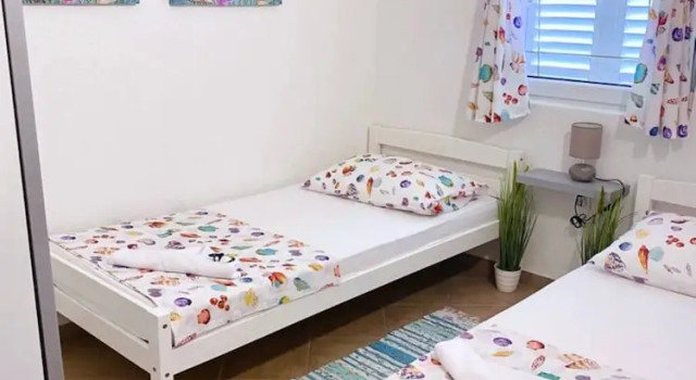 A2 - apt w. Terrace, Just 3 min Walk to the Beach