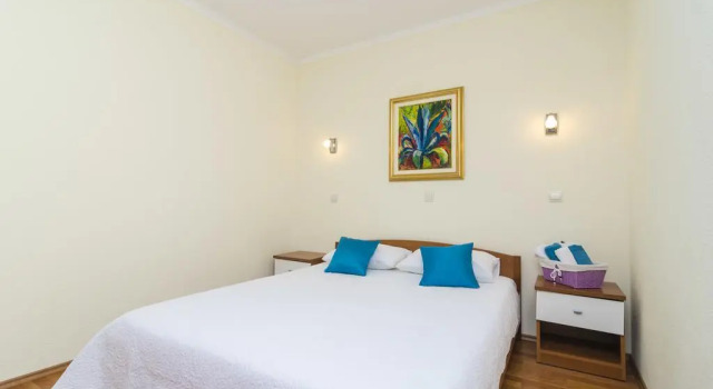 Apartments Dora Mljet, Забронировать Апартаменты/квартира Козарица Остров Мльет, рядом с Частный Пляж «Чумбелич Апартментс»
