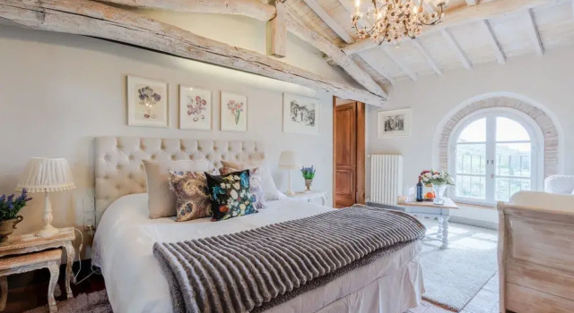 Tuscan Farmhouse With Infinity Pool Retreat, Забронировать Дом для отпуска Отели Лукки с парковкой, рядом с Кафедральный собор Лукки, Парковка