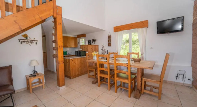 Village de gîtes Les Chalets de l'Aubrac, Rezervasyon Şale Peyre-en-Aubrac villalar, Villa