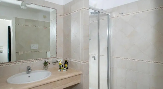 Двухместный номер Deluxe с балконом и с видом на море Boutique Hotel Torre Di Cala Piccola