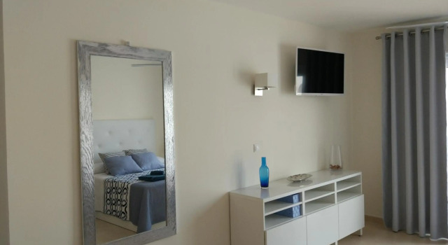 Los Cristianos studio, modern, spacious, pool,WiFi, Réserver Hôtel Los Cristianos Costa Adeje